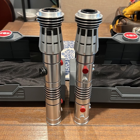 Galaxy’s Edge Legacy Maul Sabers (SET) - Picture 8 of 8